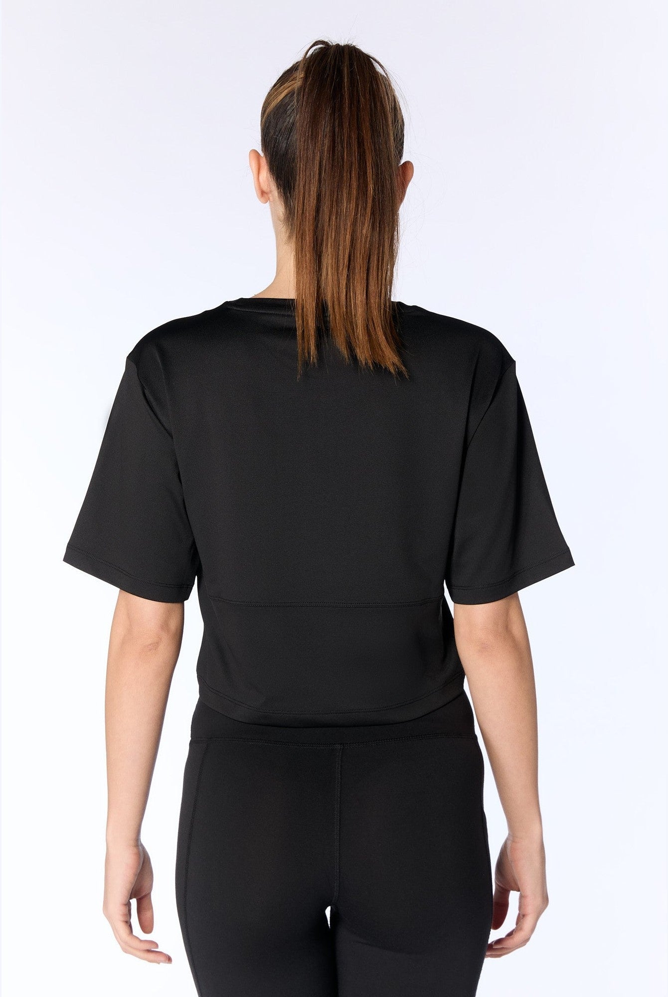 Cropped T-Shirt aus recyceltem Polyester - Evermind.eco