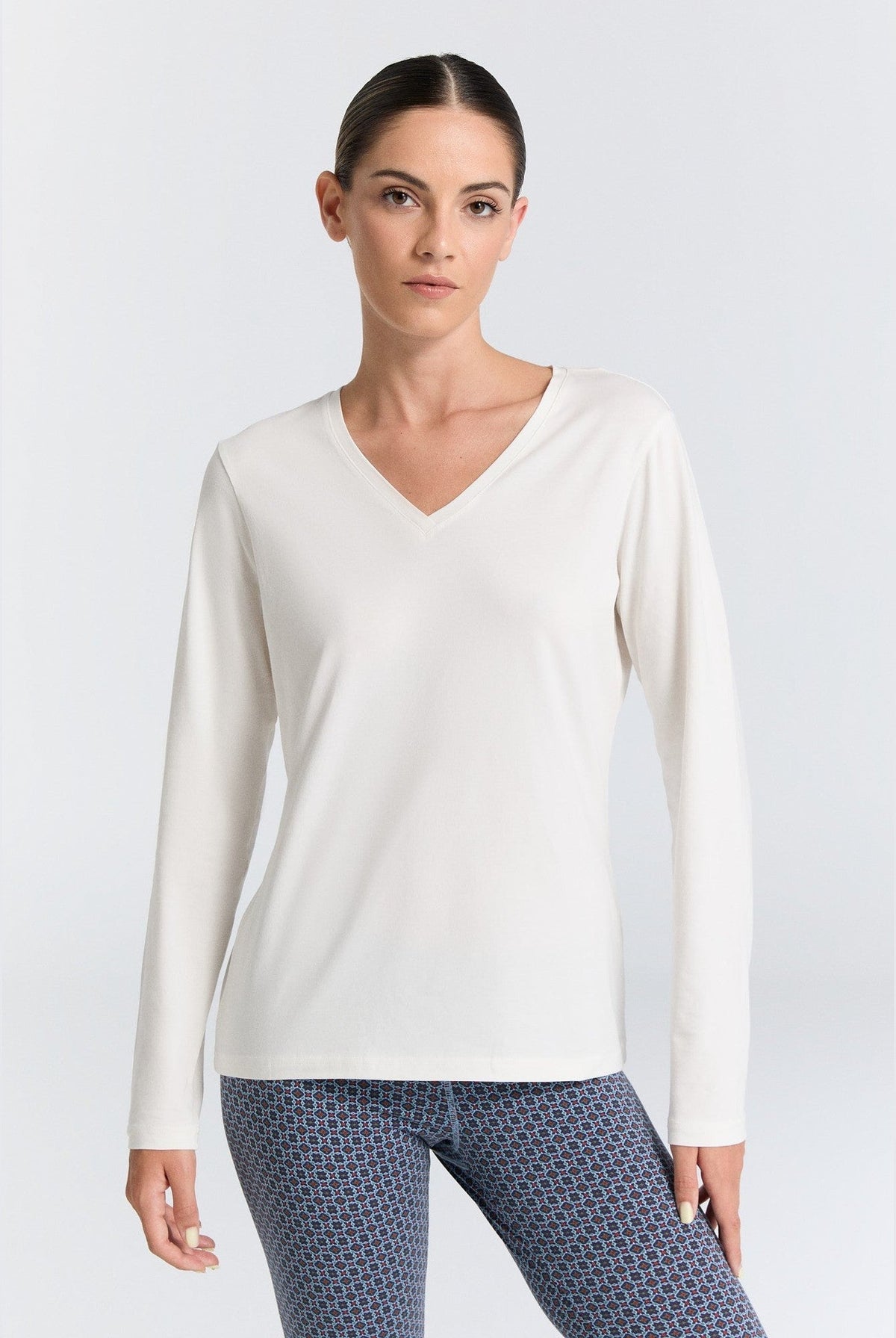 Damen Bio-Baumwoll Langarmshirt mit V-Ausschnitt - Evermind.eco