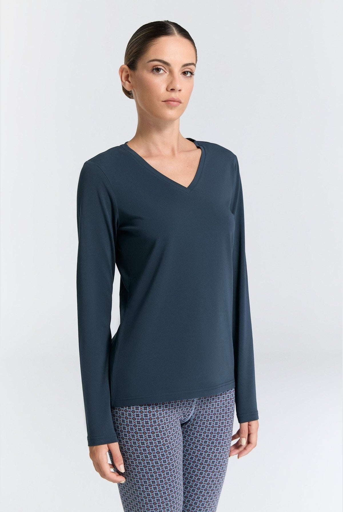 Damen Bio-Baumwoll Langarmshirt mit V-Ausschnitt - Evermind.eco