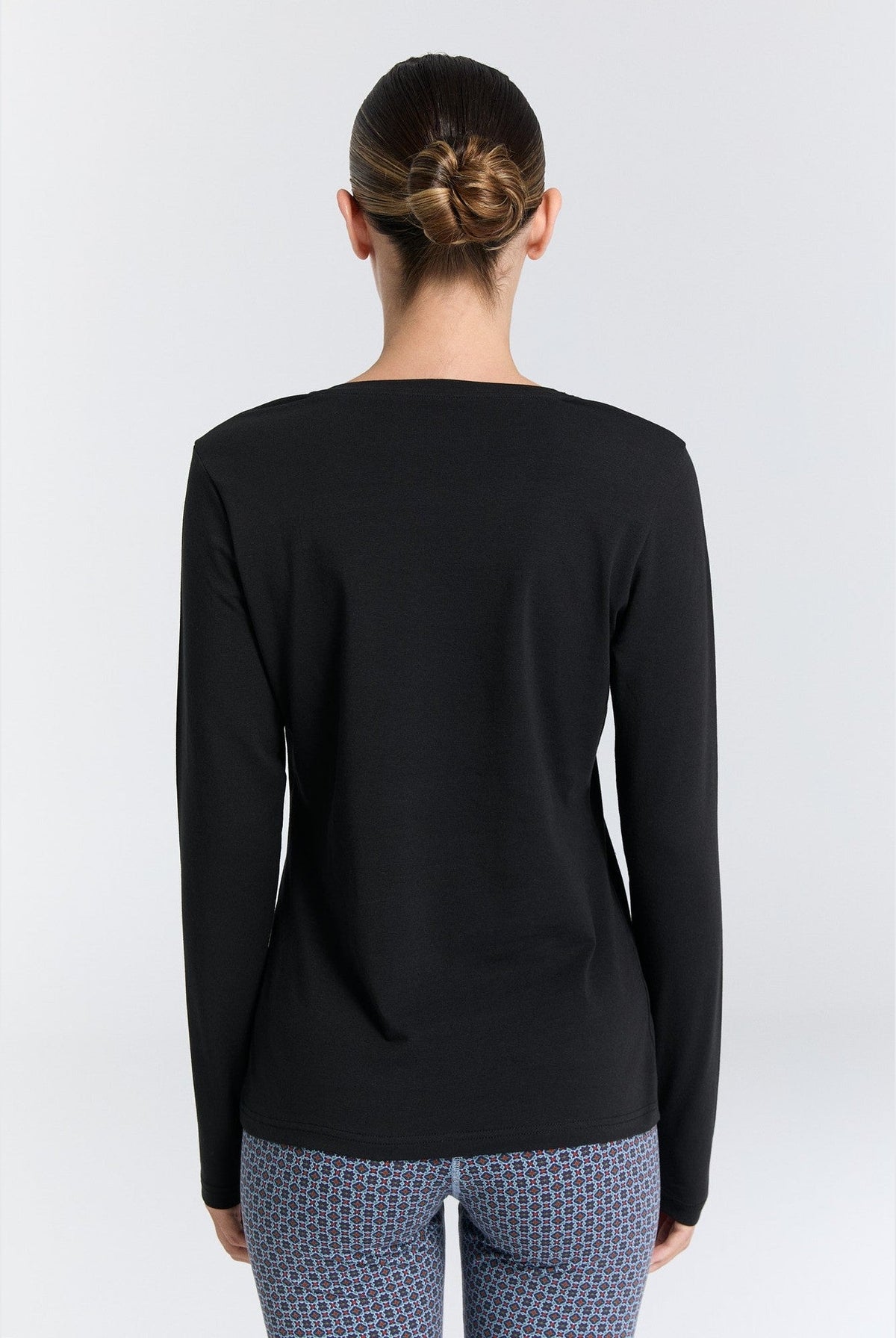 Damen Bio-Baumwoll Langarmshirt mit V-Ausschnitt - Evermind.eco