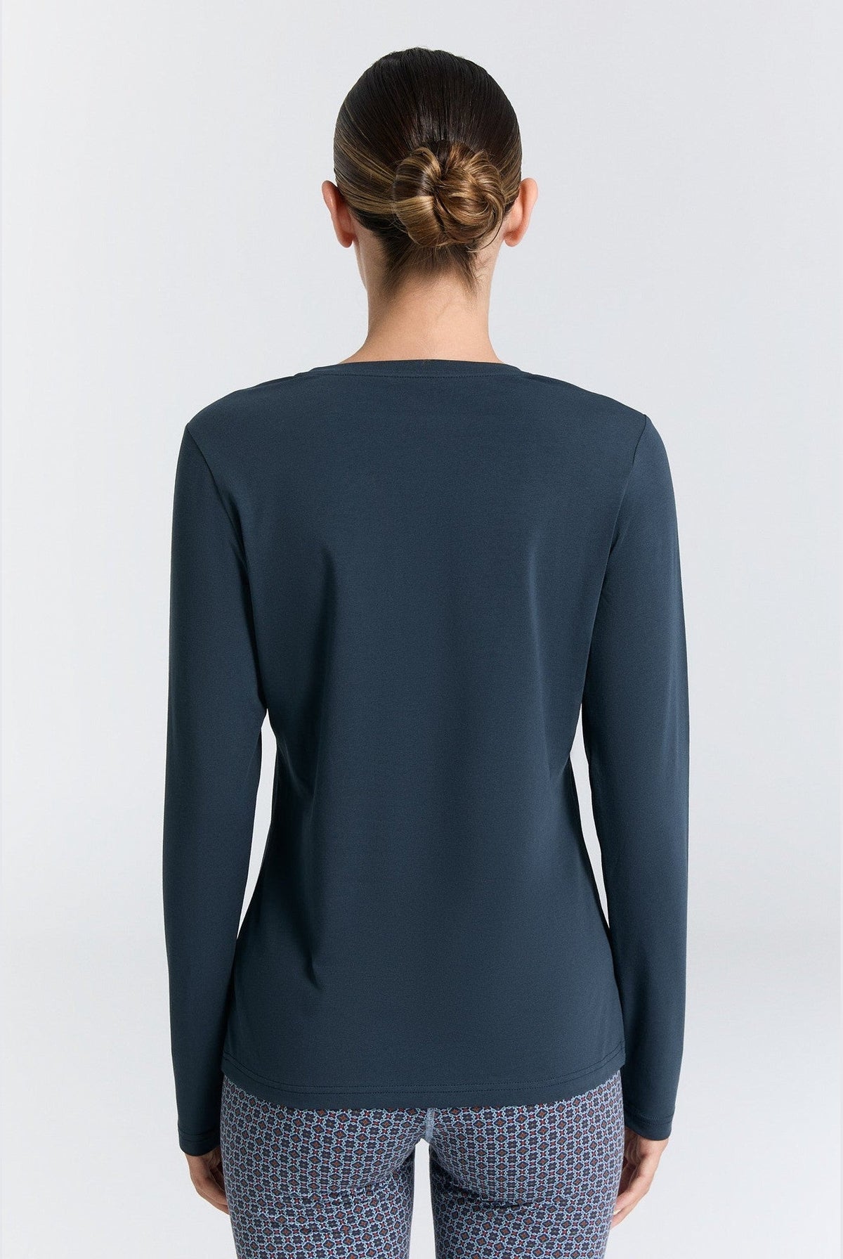Damen Bio-Baumwoll Langarmshirt mit V-Ausschnitt - Evermind.eco