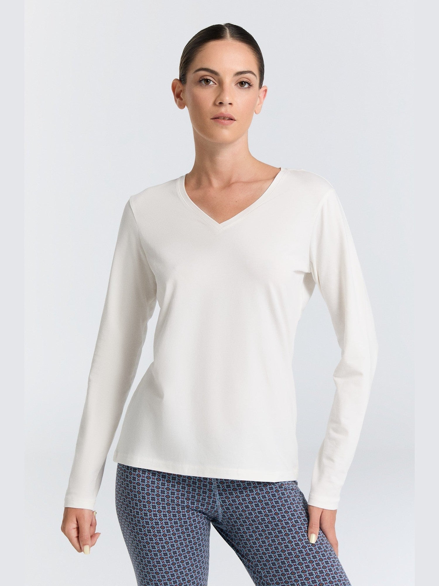 Damen Bio-Baumwoll Langarmshirt mit V-Ausschnitt - Evermind.eco
