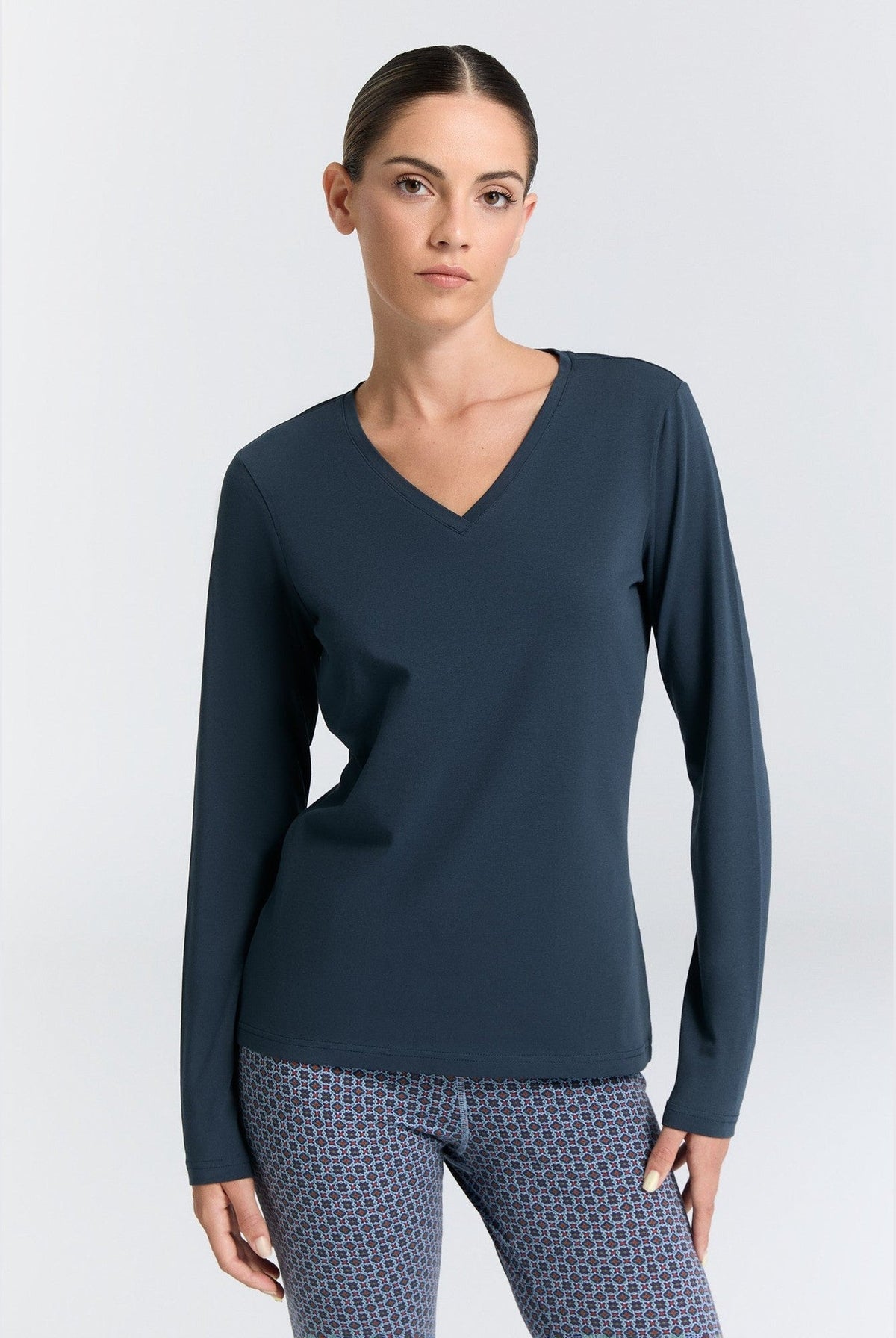 Damen Bio-Baumwoll Langarmshirt mit V-Ausschnitt - Evermind.eco