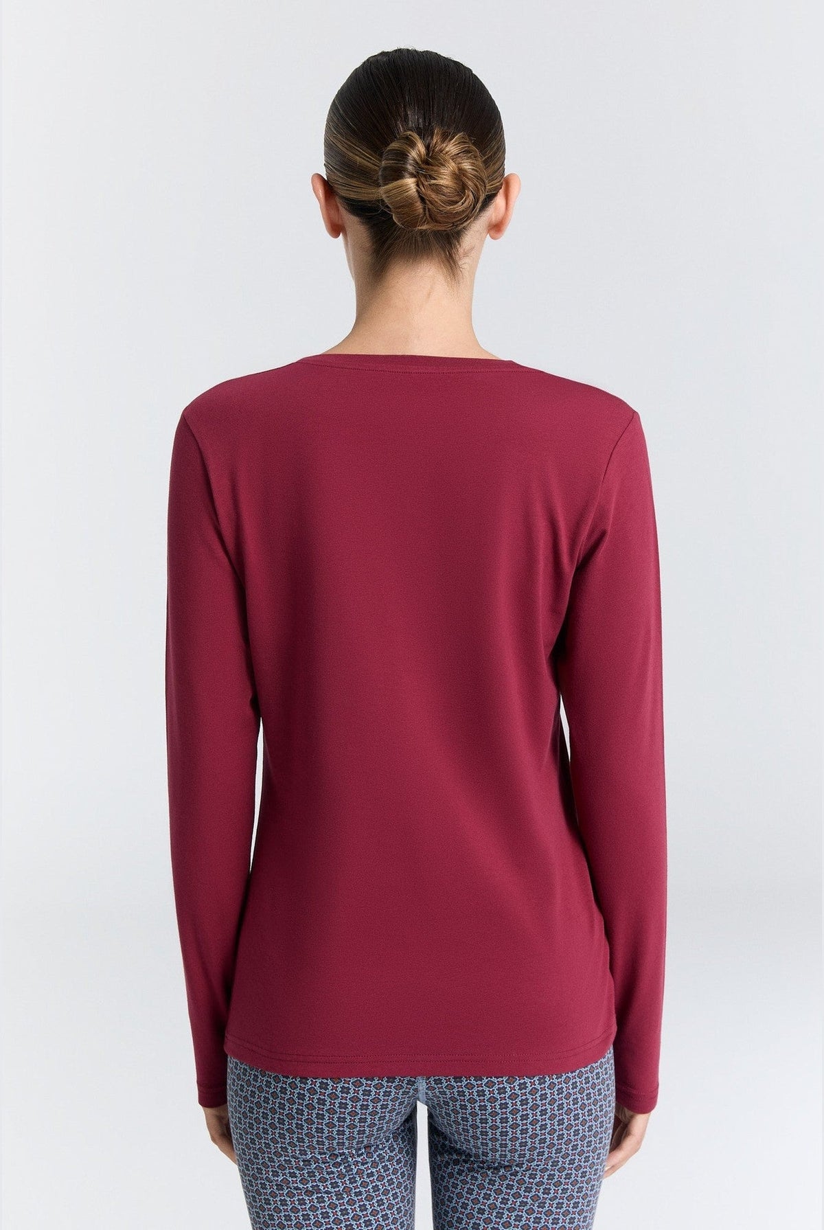 Damen Bio-Baumwoll Langarmshirt mit V-Ausschnitt - Evermind.eco