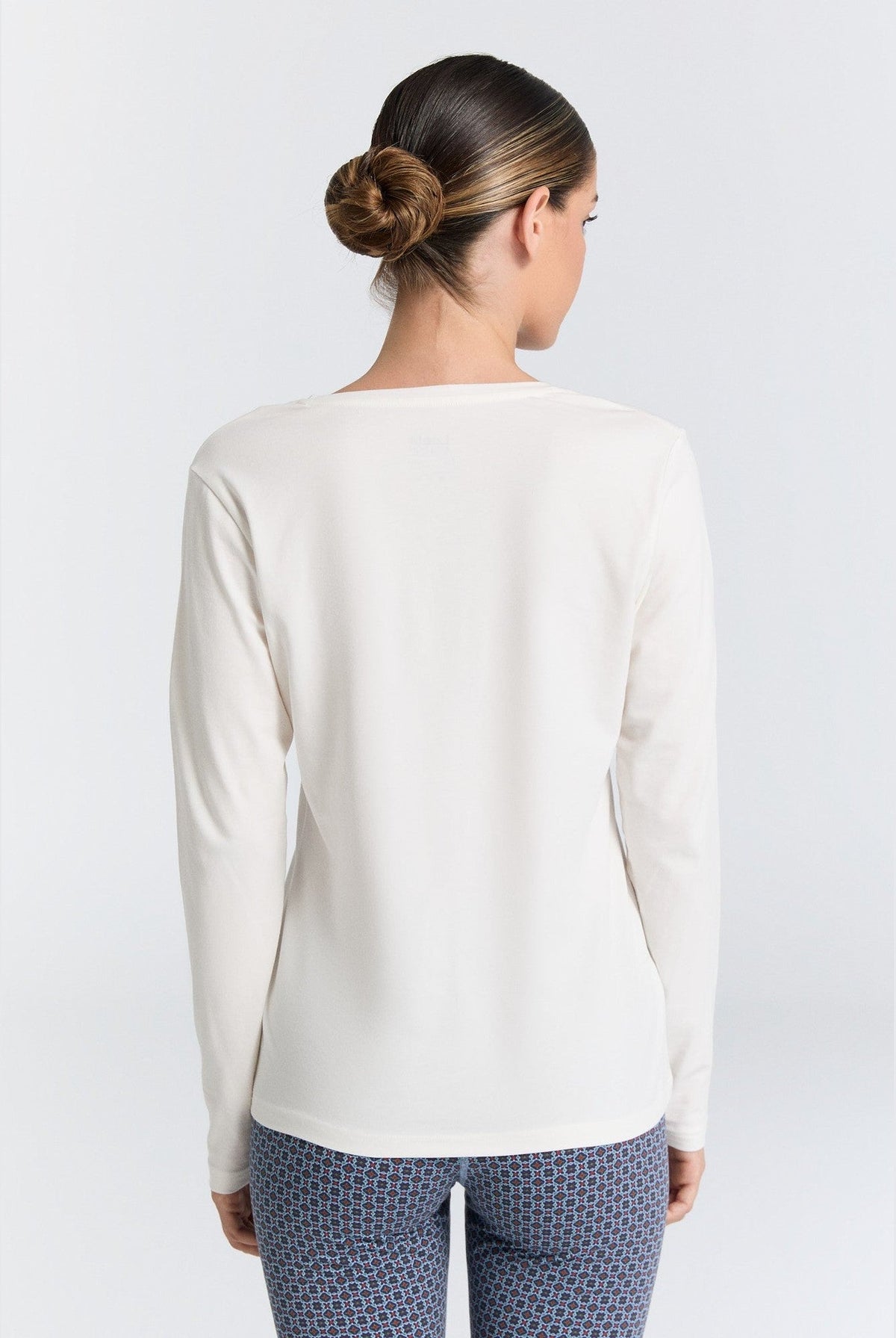 Damen Bio-Baumwoll Langarmshirt mit V-Ausschnitt - Evermind.eco