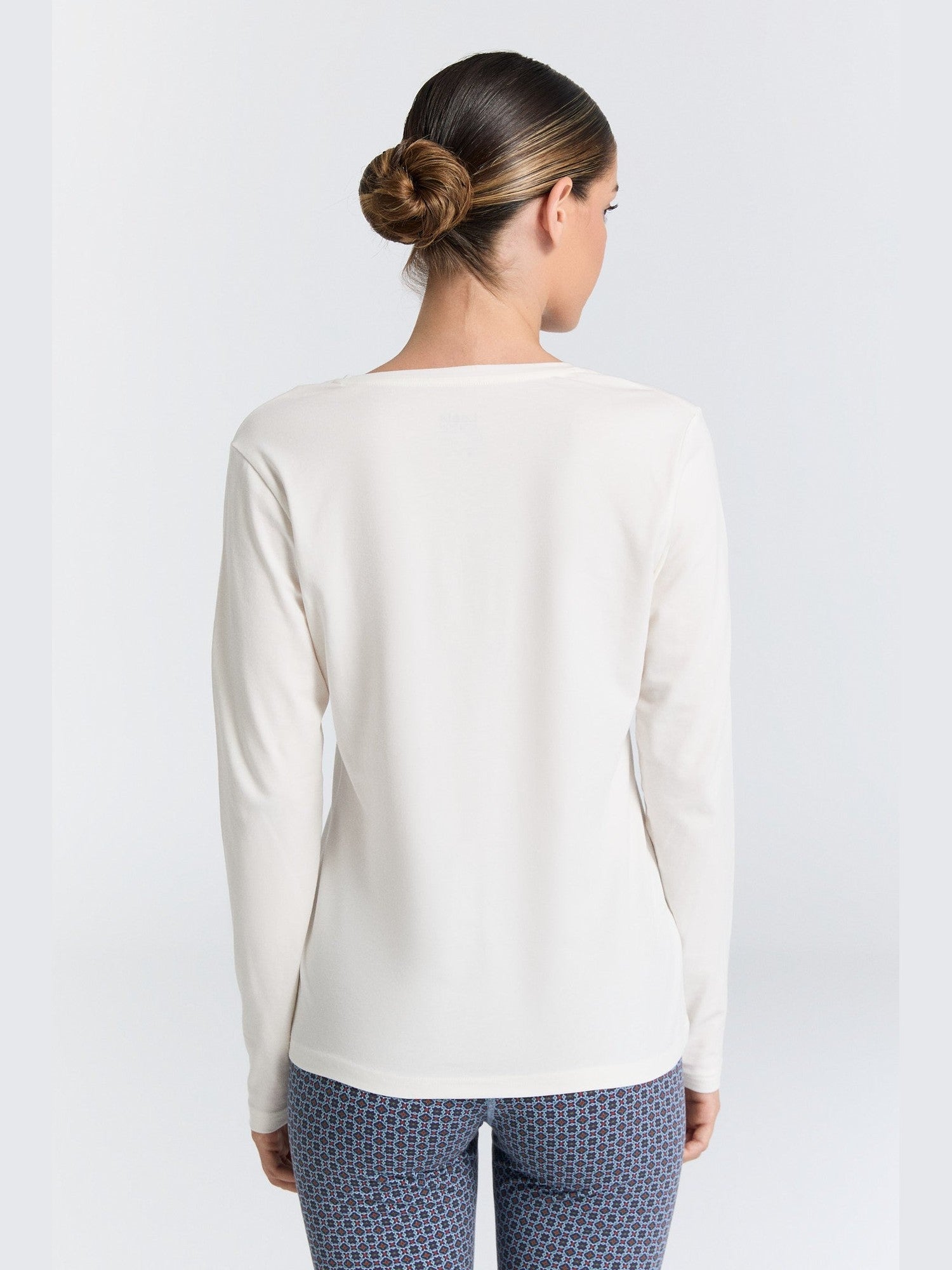 Damen Bio-Baumwoll Langarmshirt mit V-Ausschnitt - Evermind.eco