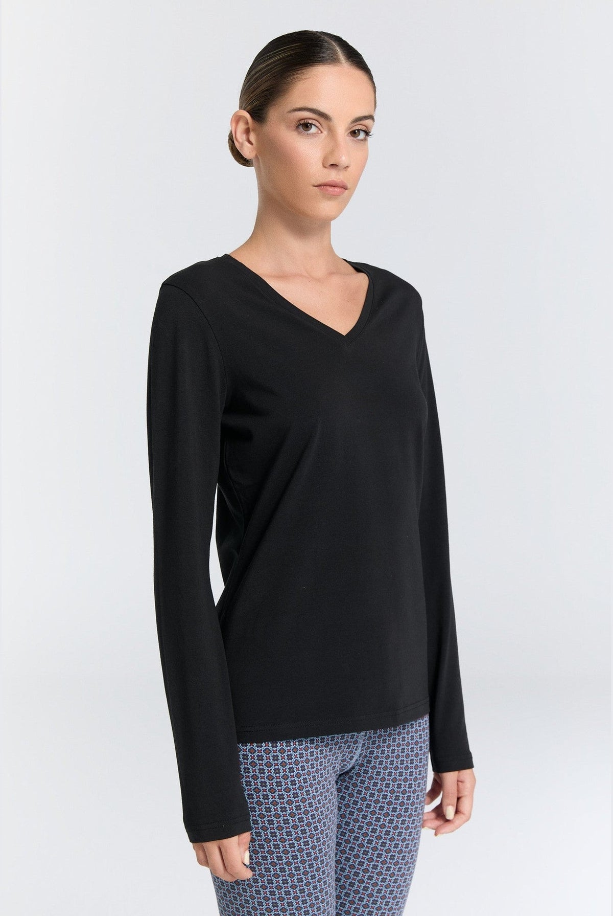 Damen Bio-Baumwoll Langarmshirt mit V-Ausschnitt - Evermind.eco
