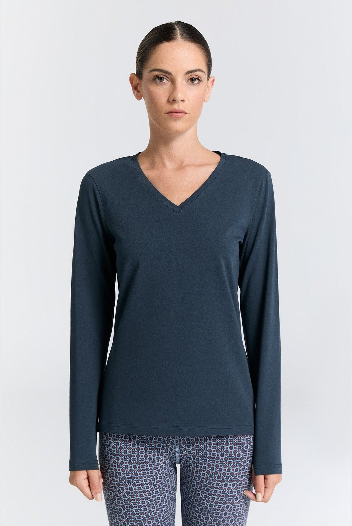 Damen Bio-Baumwoll Langarmshirt mit V-Ausschnitt - Evermind.eco
