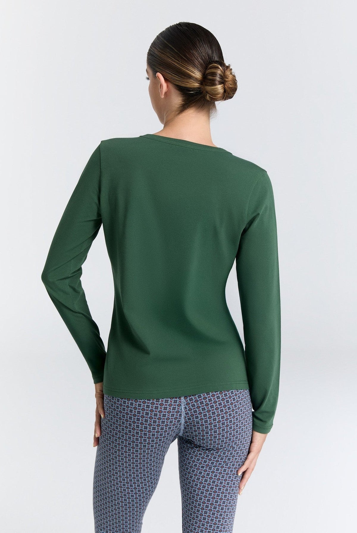 Damen Bio-Baumwoll Langarmshirt mit V-Ausschnitt - Evermind.eco