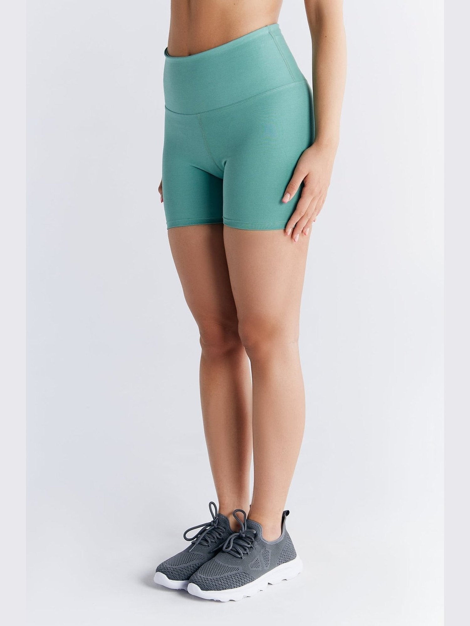 Damen Fit Mini Shorts - Evermind.eco