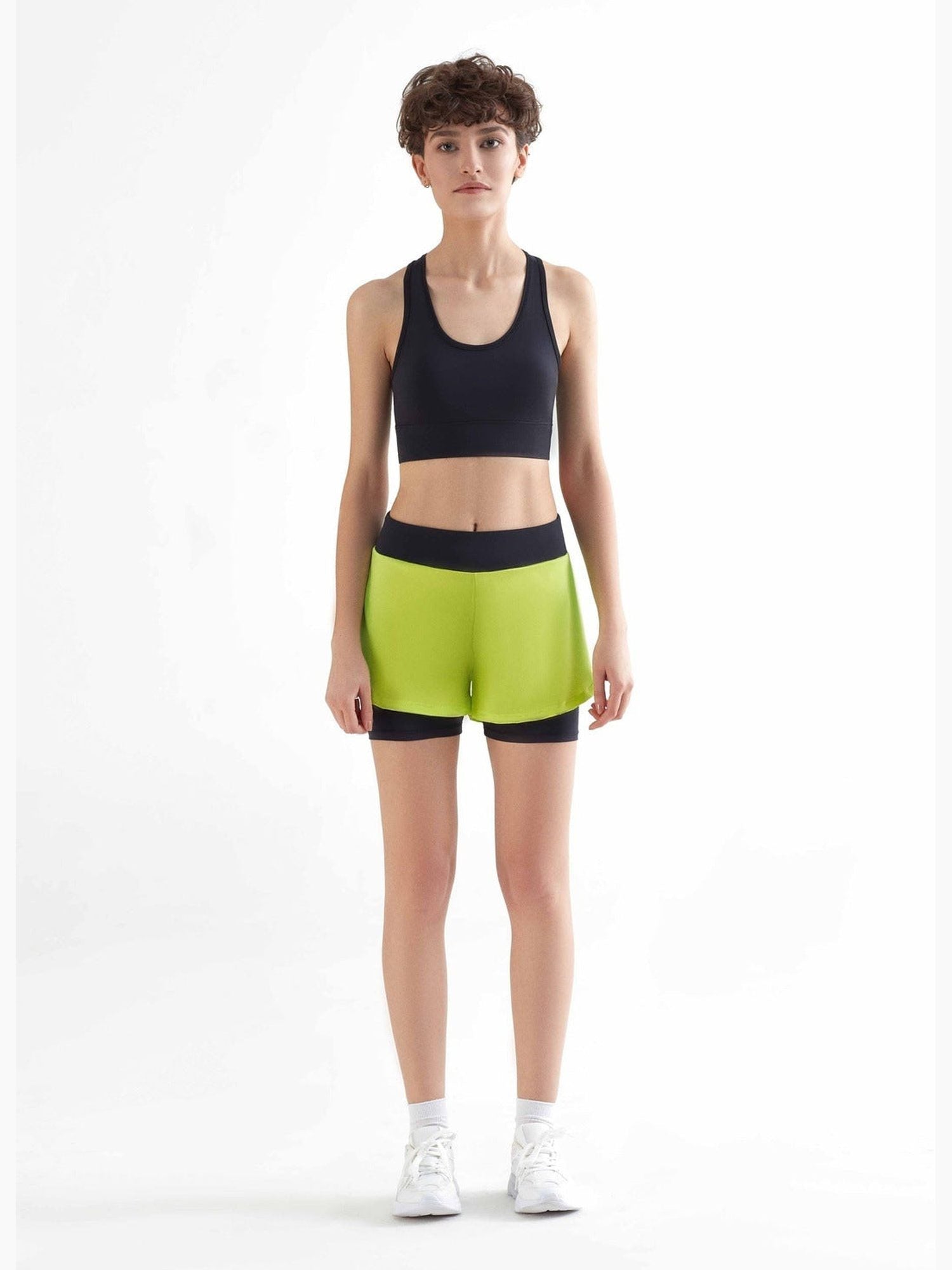 Damen Sport Shorts aus recyceltem Polyester - Evermind.eco
