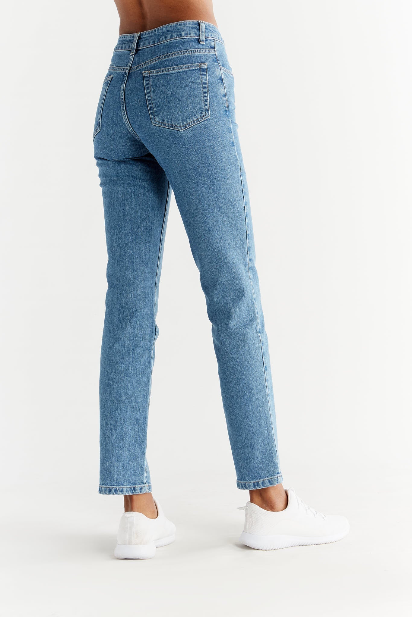 Damen Straight Fit Jeans aus Bio-Baumwolle - Evermind.eco