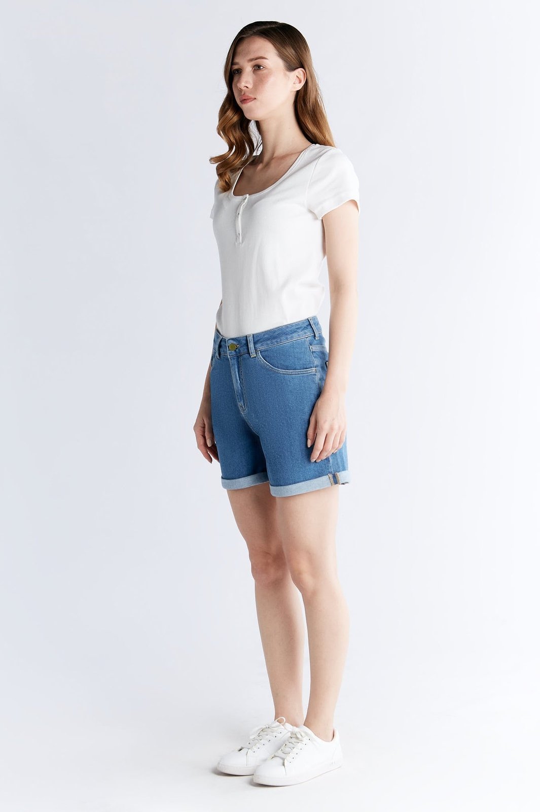 Damen Super Stretch Mom Fit Denimshorts - Evermind.eco