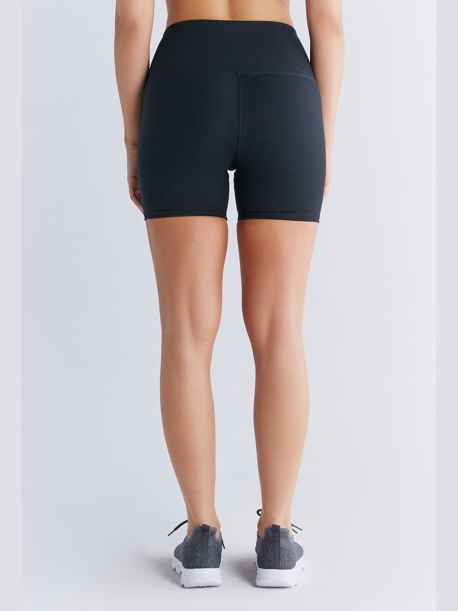 Damen Fit Mini Shorts - Evermind.eco