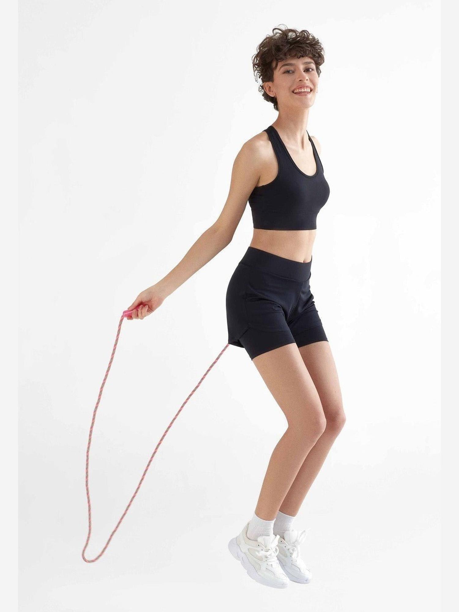 Damen Sport Shorts aus recyceltem Polyester - Evermind.eco