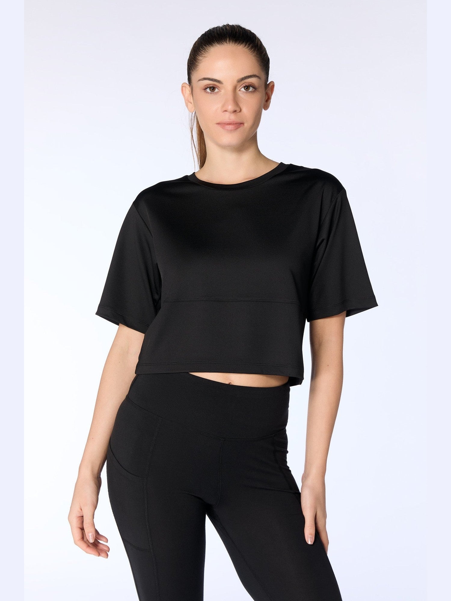 Cropped T-Shirt aus recyceltem Polyester - Evermind.eco