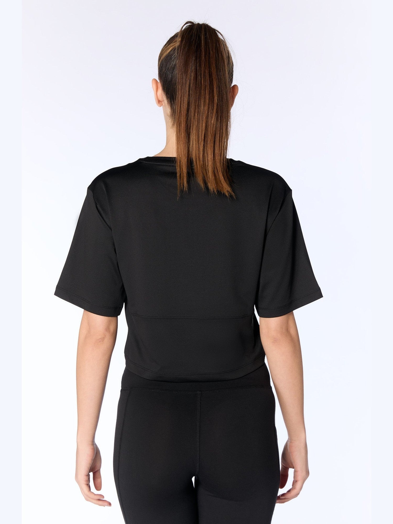 Cropped T-Shirt aus recyceltem Polyester - Evermind.eco