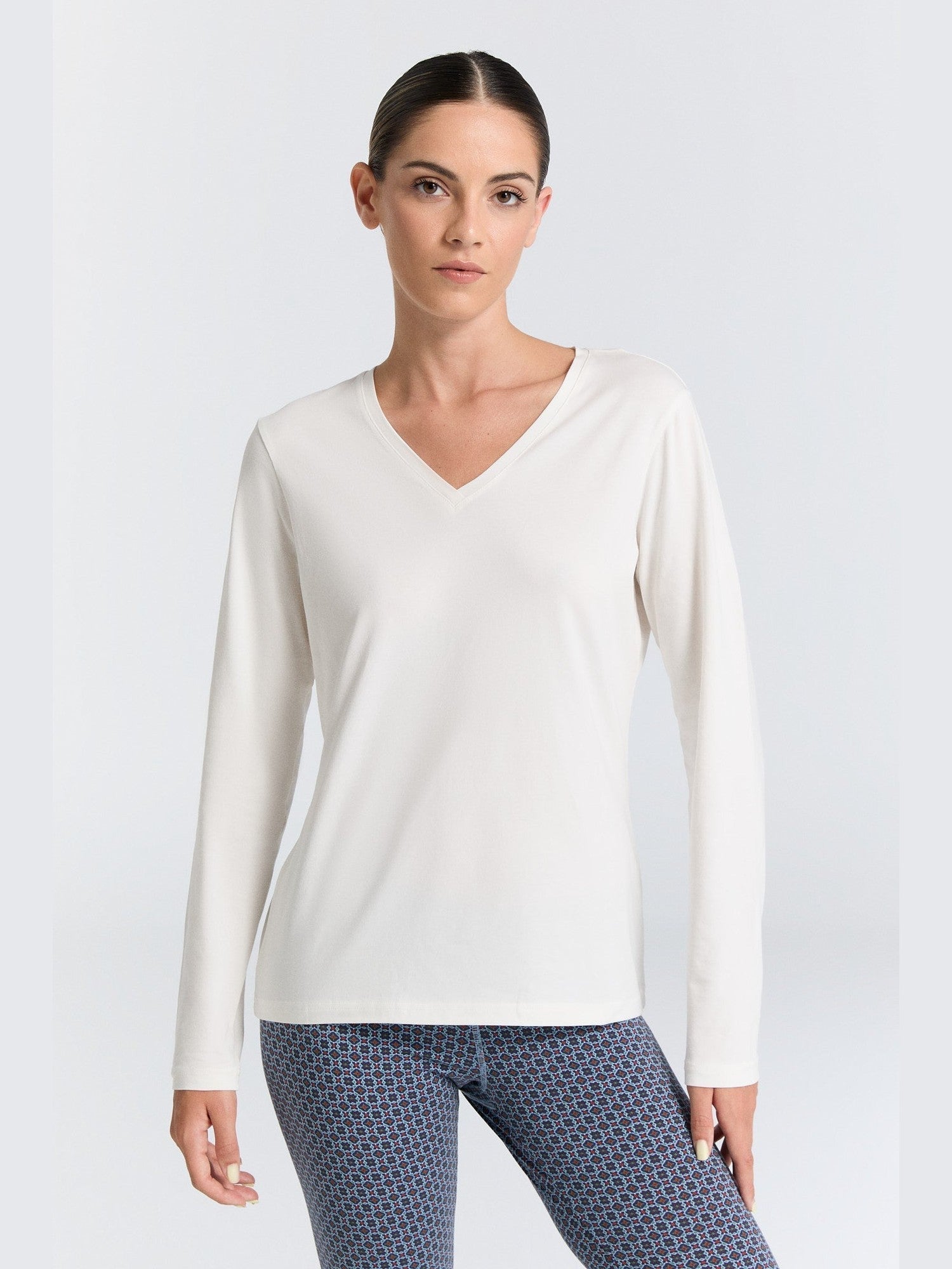 Damen Bio-Baumwoll Langarmshirt mit V-Ausschnitt - Evermind.eco