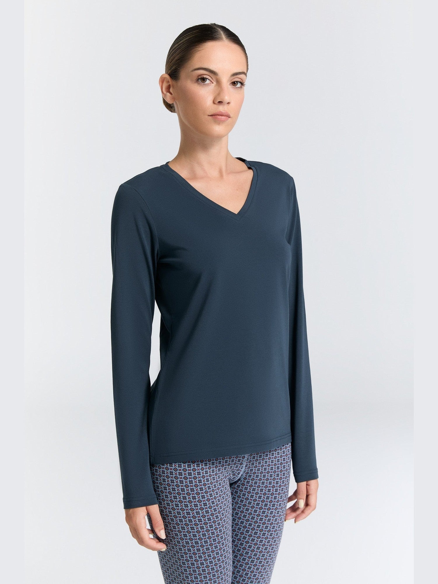 Damen Bio-Baumwoll Langarmshirt mit V-Ausschnitt - Evermind.eco