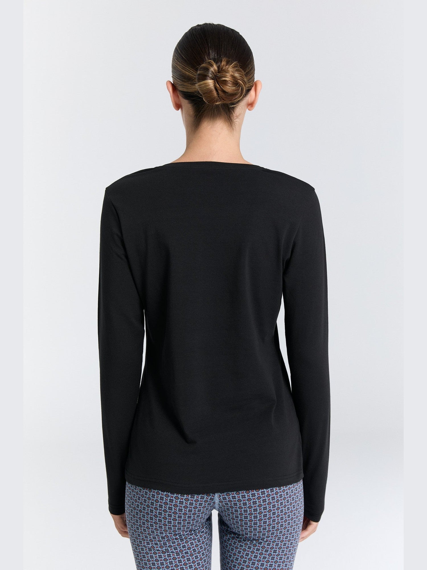 Damen Bio-Baumwoll Langarmshirt mit V-Ausschnitt - Evermind.eco