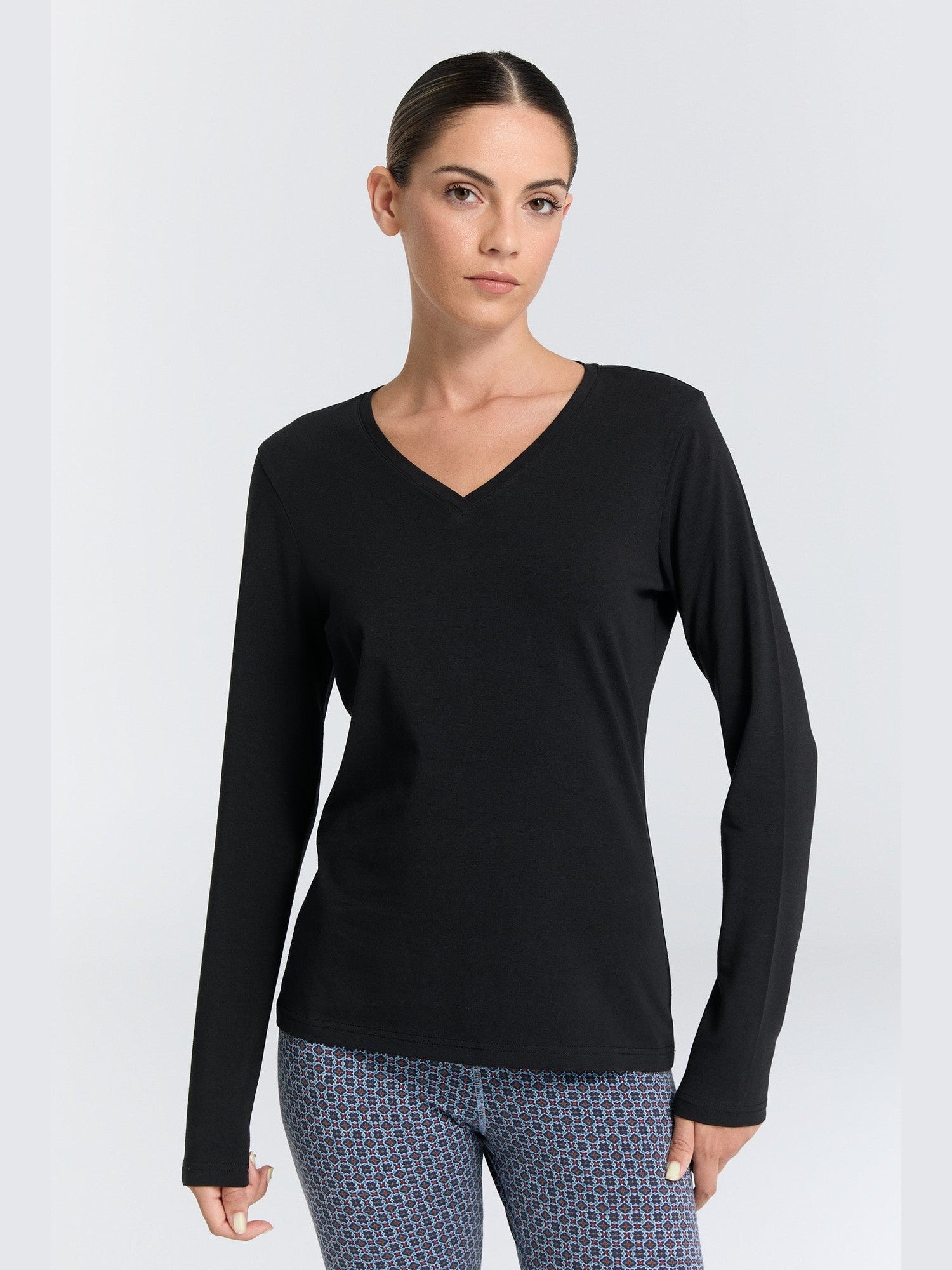 Damen Bio-Baumwoll Langarmshirt mit V-Ausschnitt - Evermind.eco