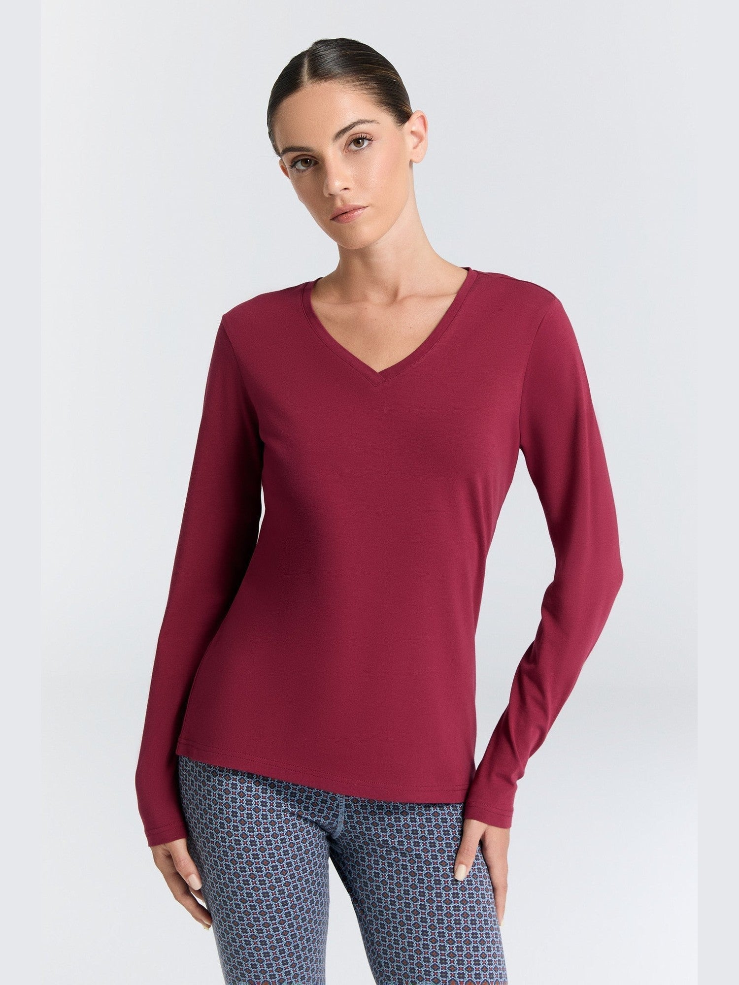 Damen Bio-Baumwoll Langarmshirt mit V-Ausschnitt - Evermind.eco
