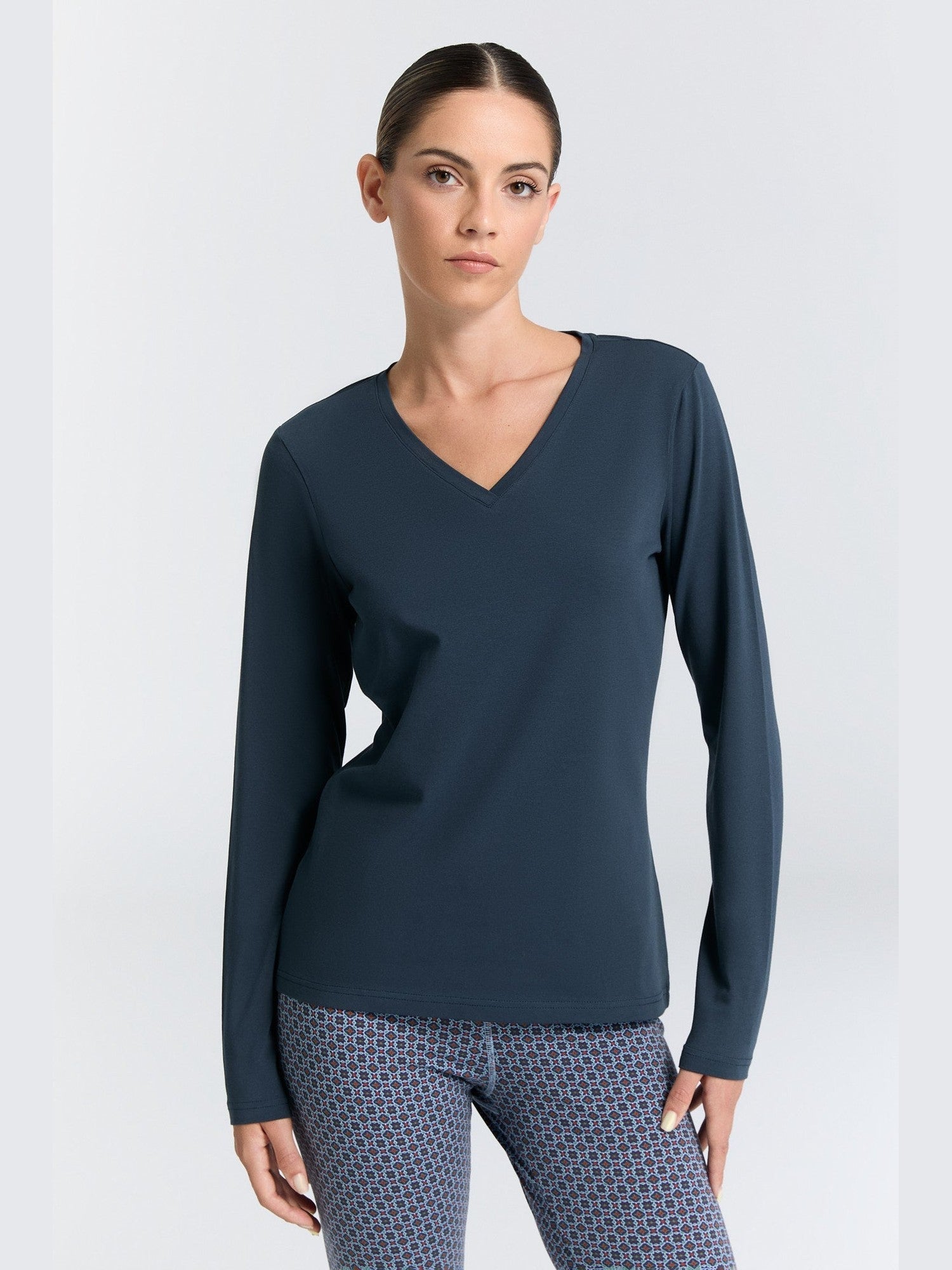 Damen Bio-Baumwoll Langarmshirt mit V-Ausschnitt - Evermind.eco