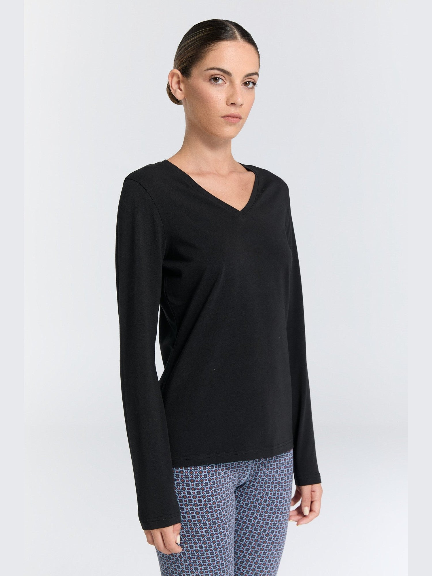 Damen Bio-Baumwoll Langarmshirt mit V-Ausschnitt - Evermind.eco