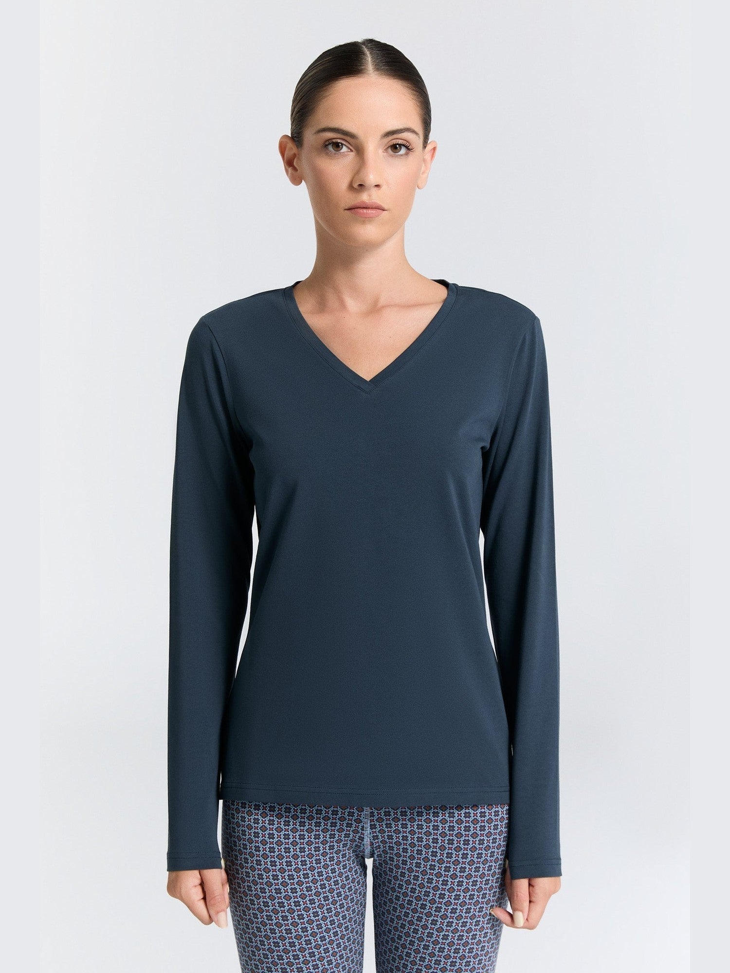 Damen Bio-Baumwoll Langarmshirt mit V-Ausschnitt - Evermind.eco