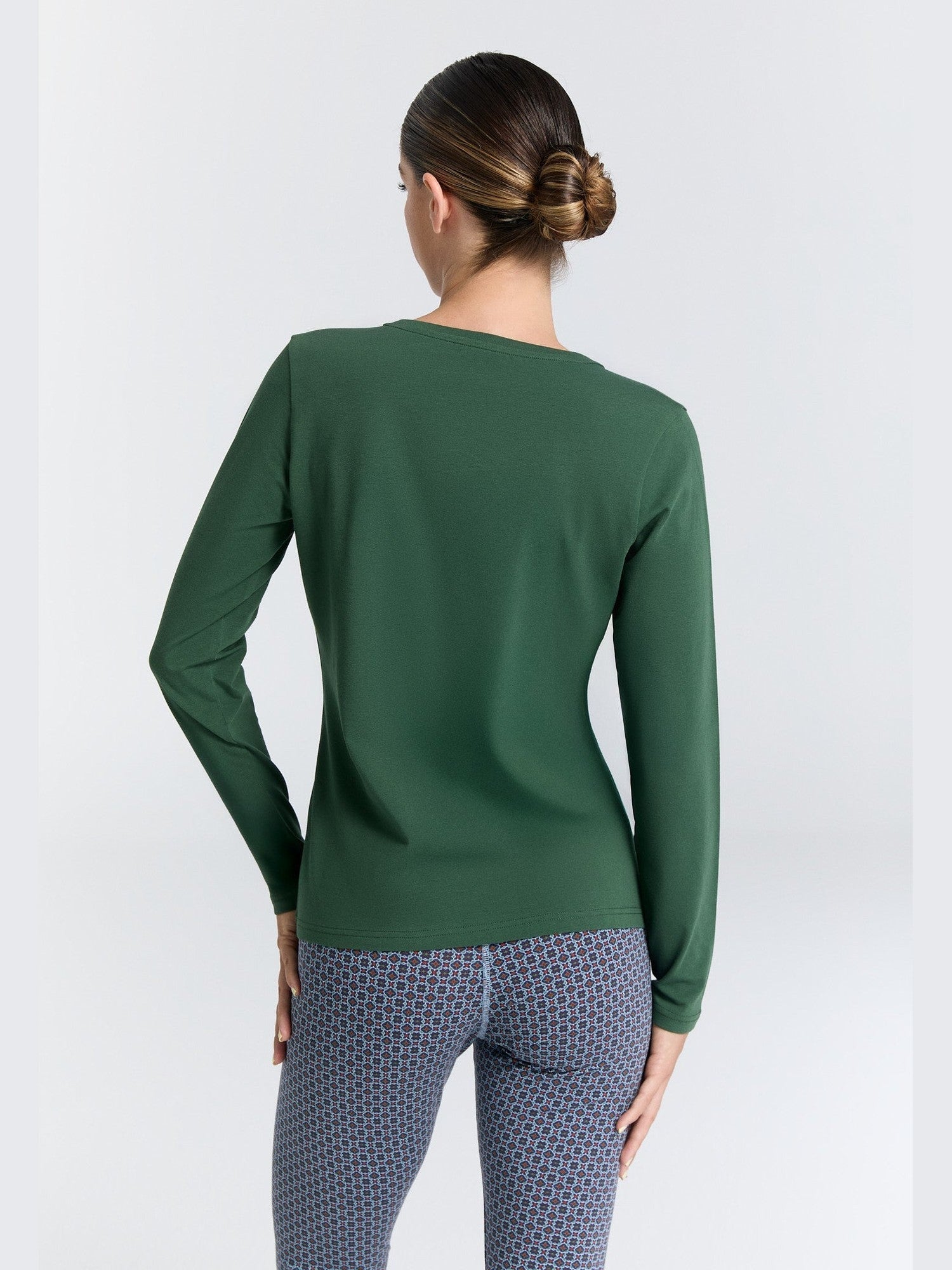 Damen Bio-Baumwoll Langarmshirt mit V-Ausschnitt - Evermind.eco