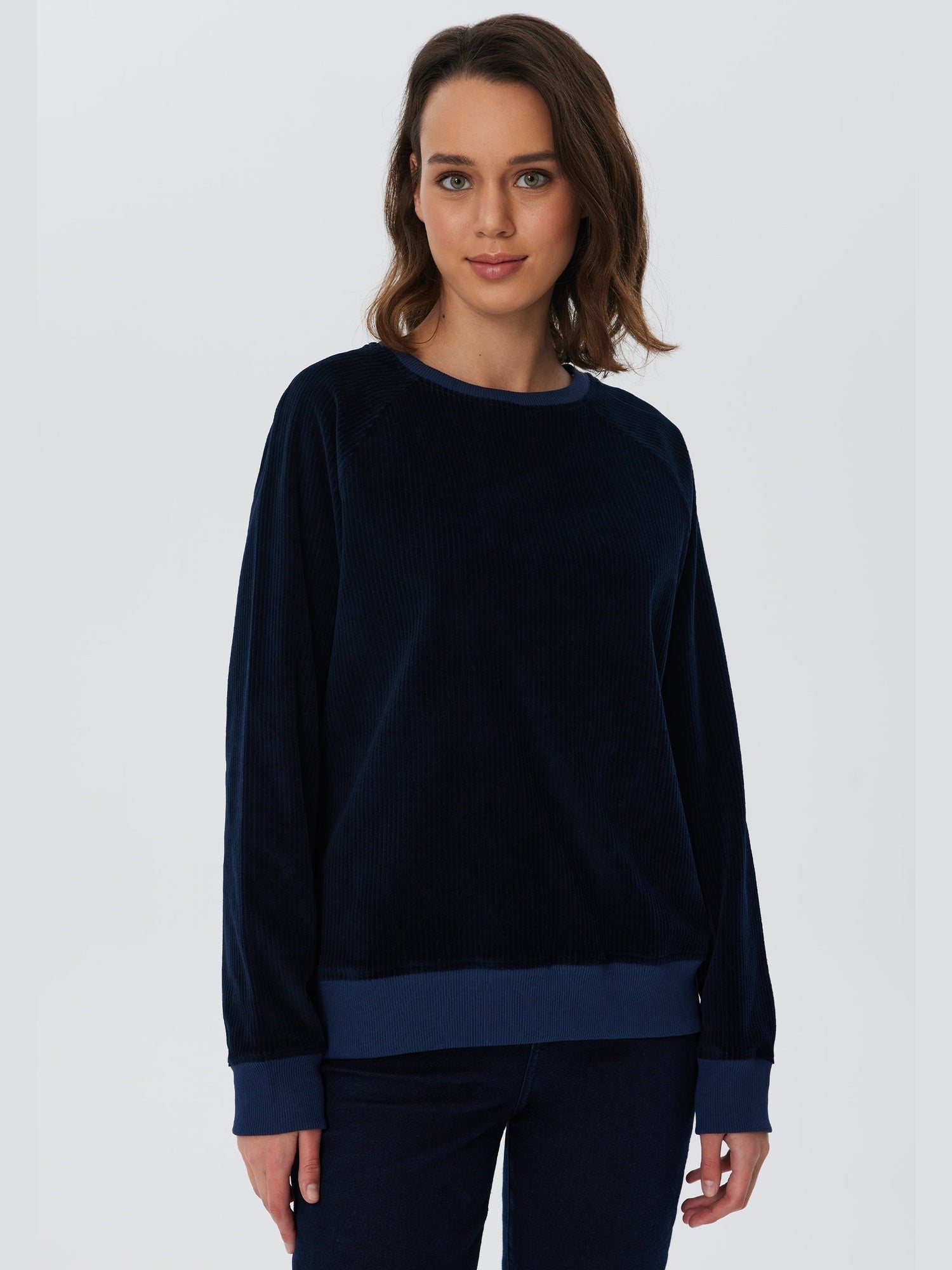 Damen Bio-Baumwoll Nicki-Cord Sweatshirt - Evermind.eco