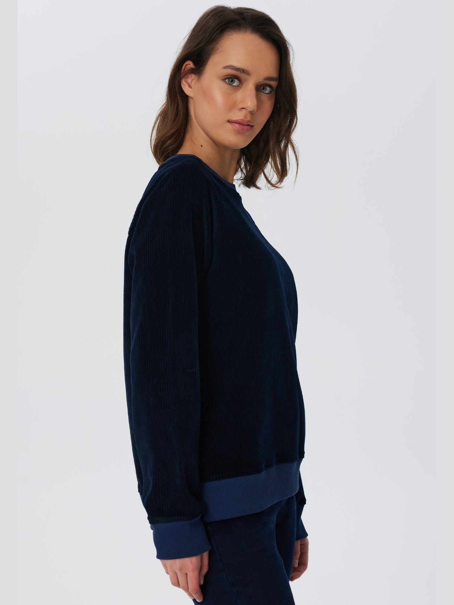 Damen Bio-Baumwoll Nicki-Cord Sweatshirt - Evermind.eco