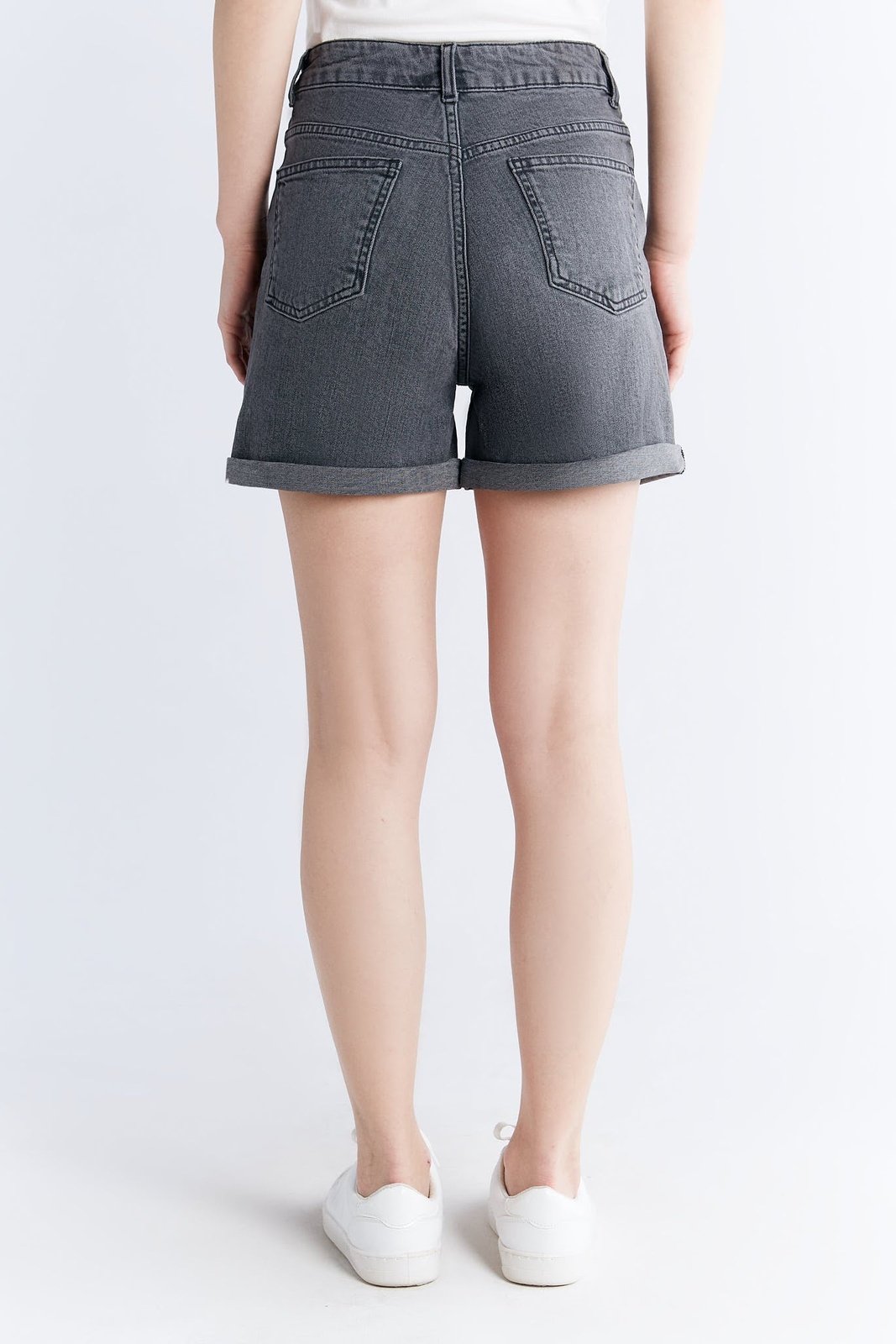 Damen Mom Fit Denim Shorts aus Bio-Baumwolle - Evermind.eco