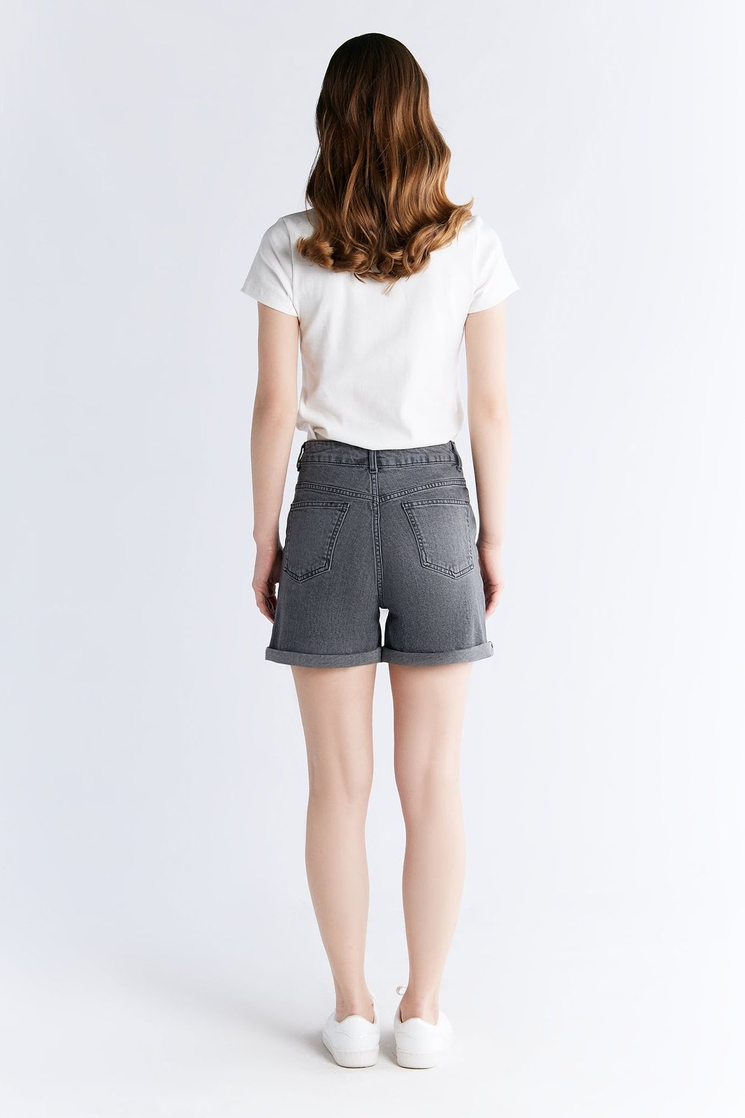 Damen Mom Fit Denim Shorts aus Bio-Baumwolle - Evermind.eco