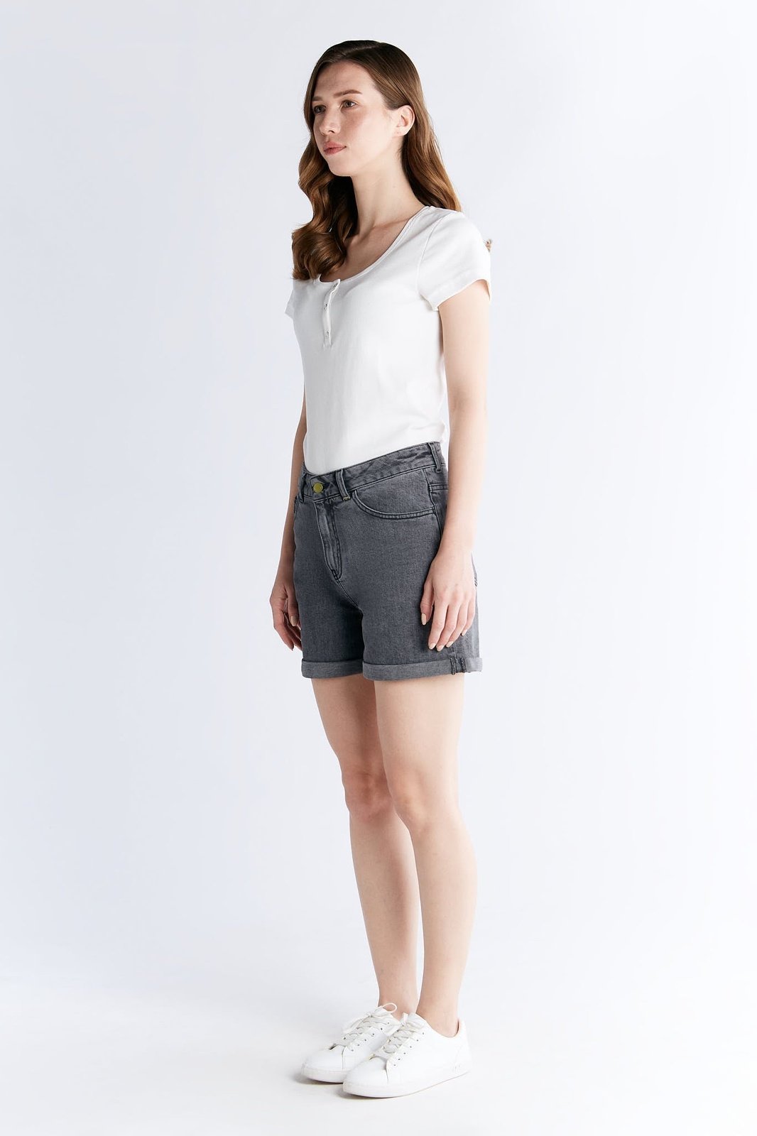 Damen Mom Fit Denim Shorts aus Bio-Baumwolle - Evermind.eco