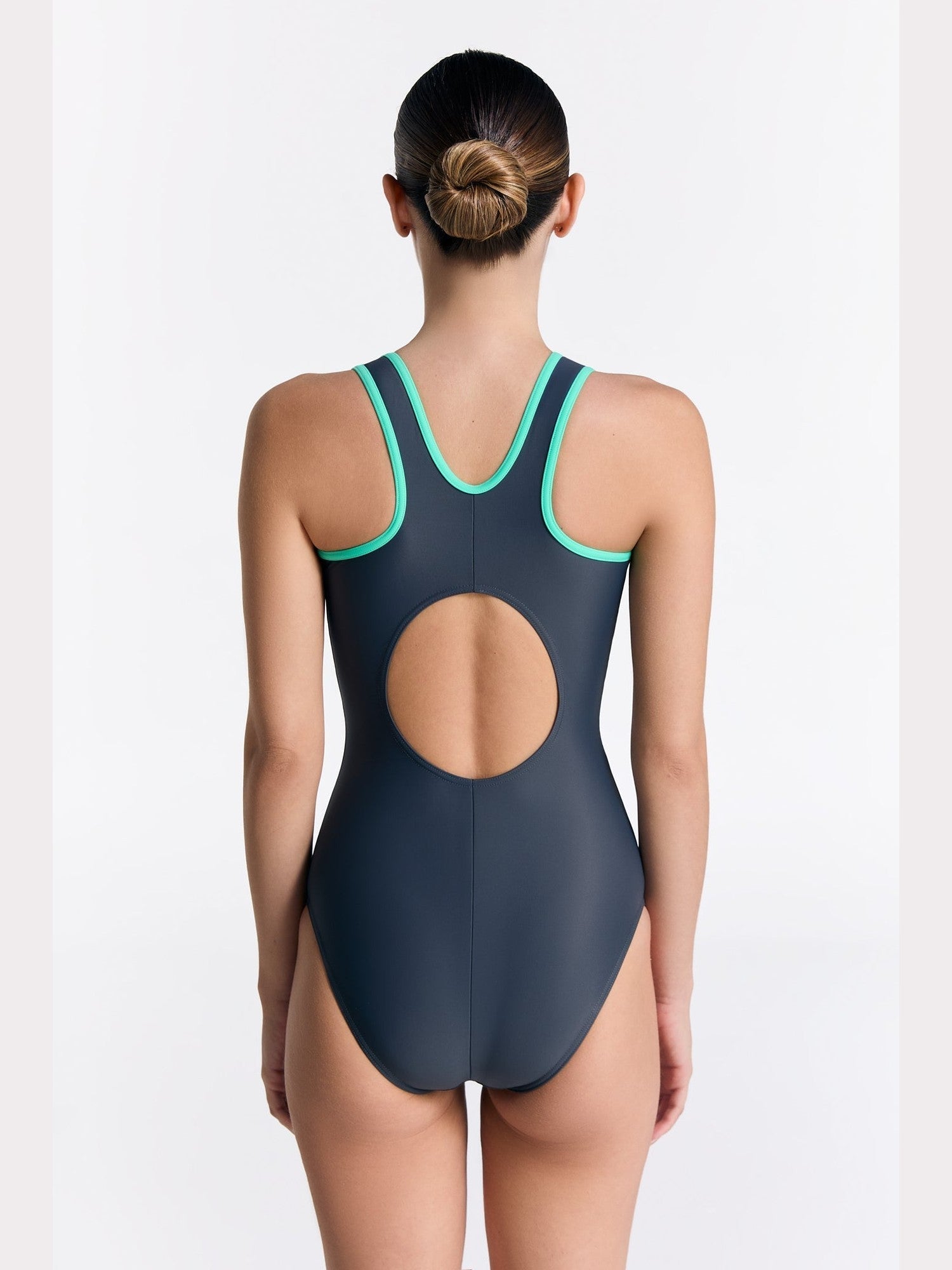 Damen Sport-Badeanzug – Nachhaltig, ECONYL® Recycled, Made in EU, Schnelltrocknend - Evermind.eco
