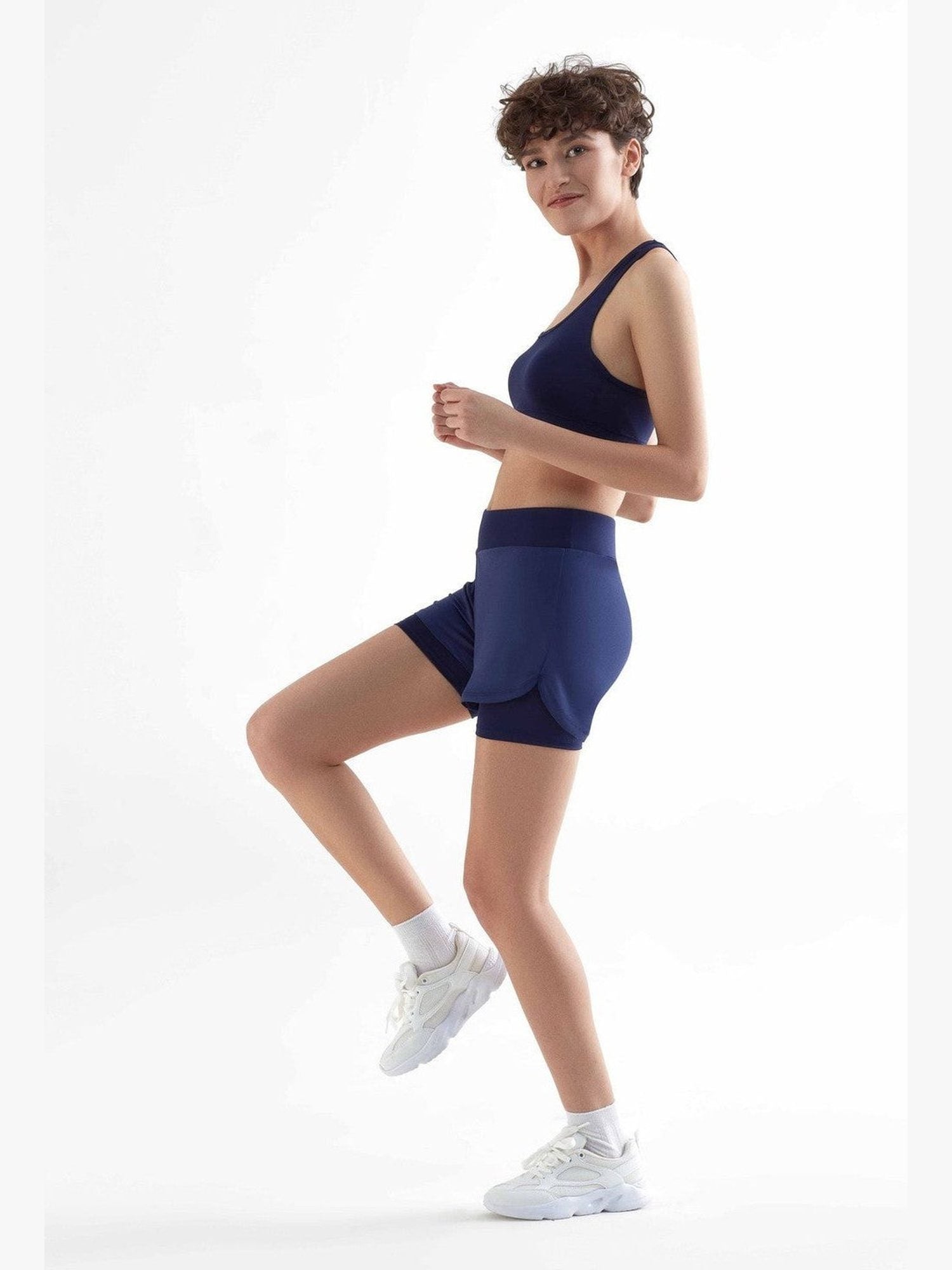 Damen Sport Shorts aus recyceltem Polyester - Evermind.eco