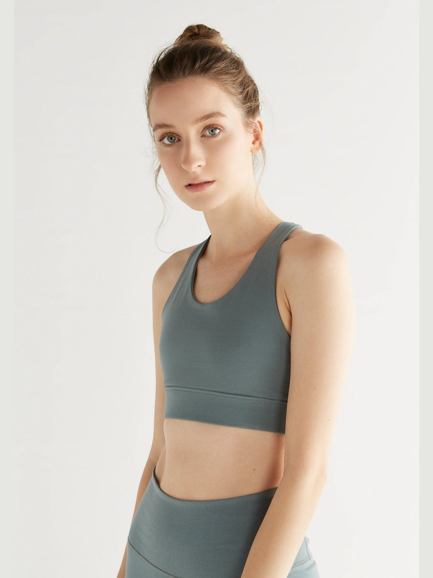 Damen Yoga Top recycelt - Evermind.eco
