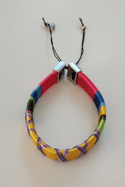 Handgemacht BioStyle Armband – Farbenfrohe Eleganz - Evermind.eco