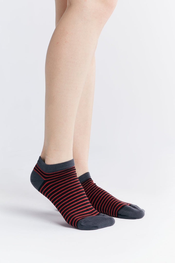 9322 | Unisex Trainer Socks - Cherry Red/Black