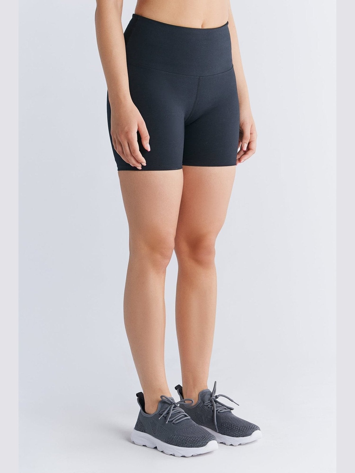 Damen Fit Mini Shorts - Evermind.eco
