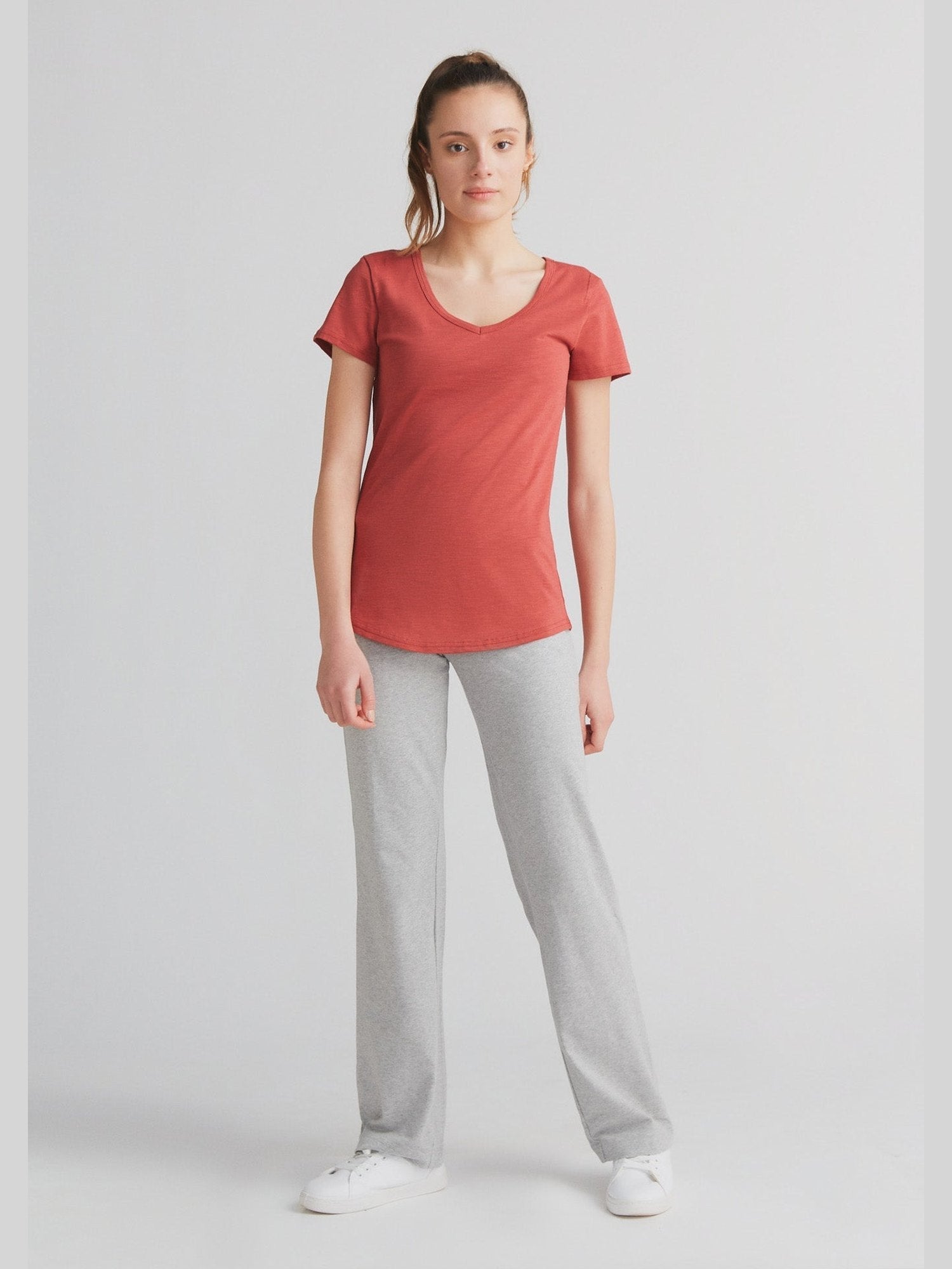 Damen Flammé V-Neck T-Shirt - Evermind.eco