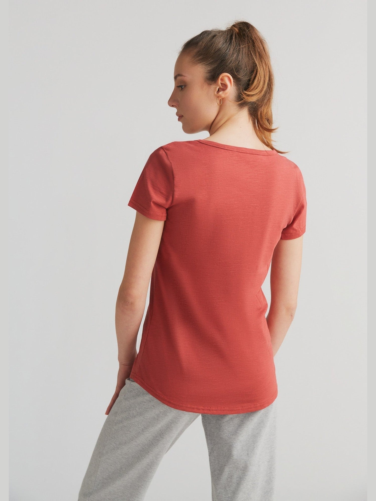 Damen Flammé V-Neck T-Shirt - Evermind.eco