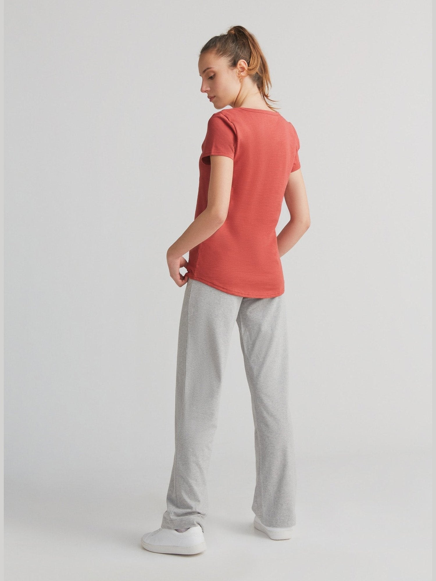 Damen Flammé V-Neck T-Shirt - Evermind.eco