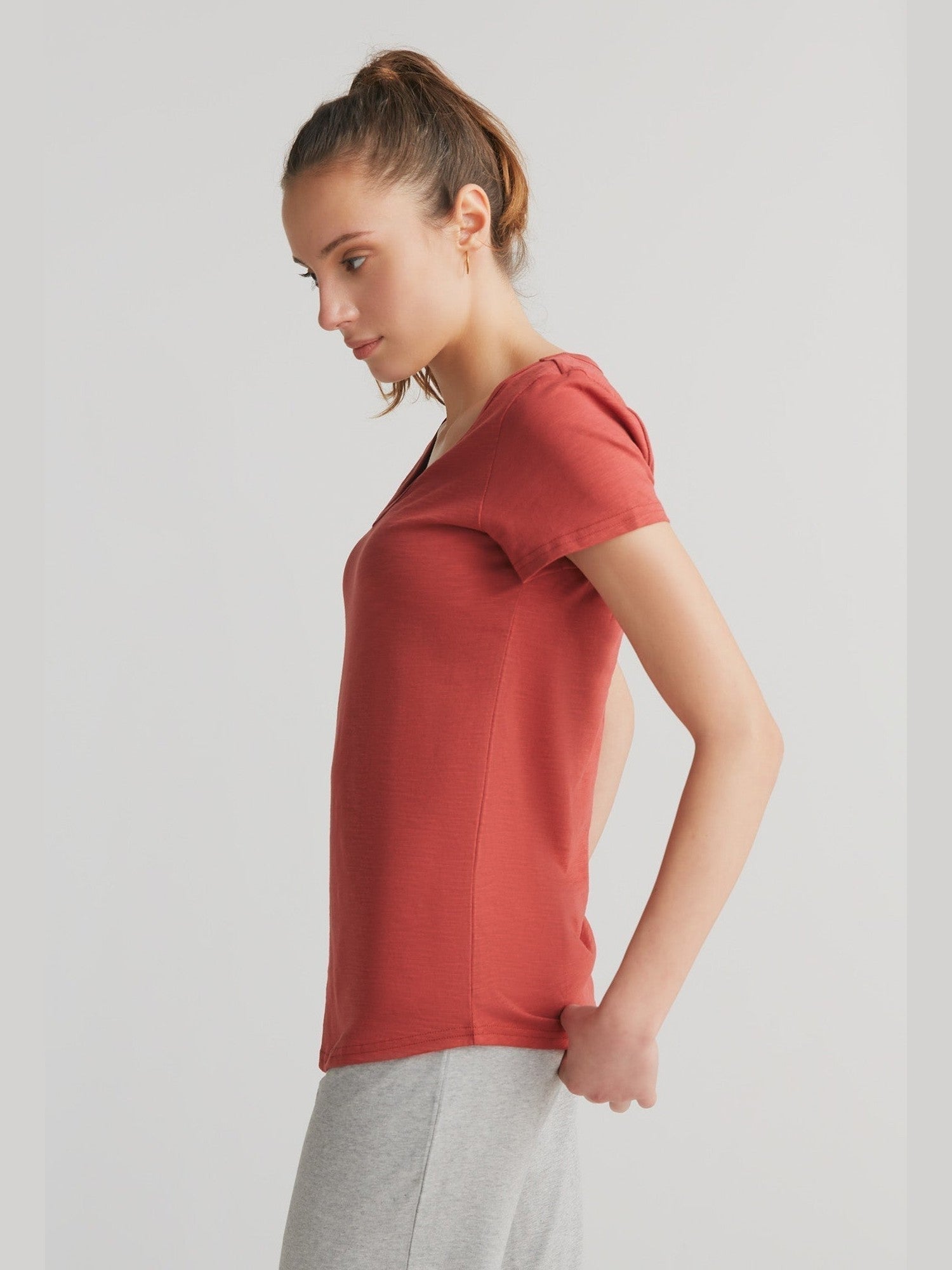 Damen Flammé V-Neck T-Shirt - Evermind.eco