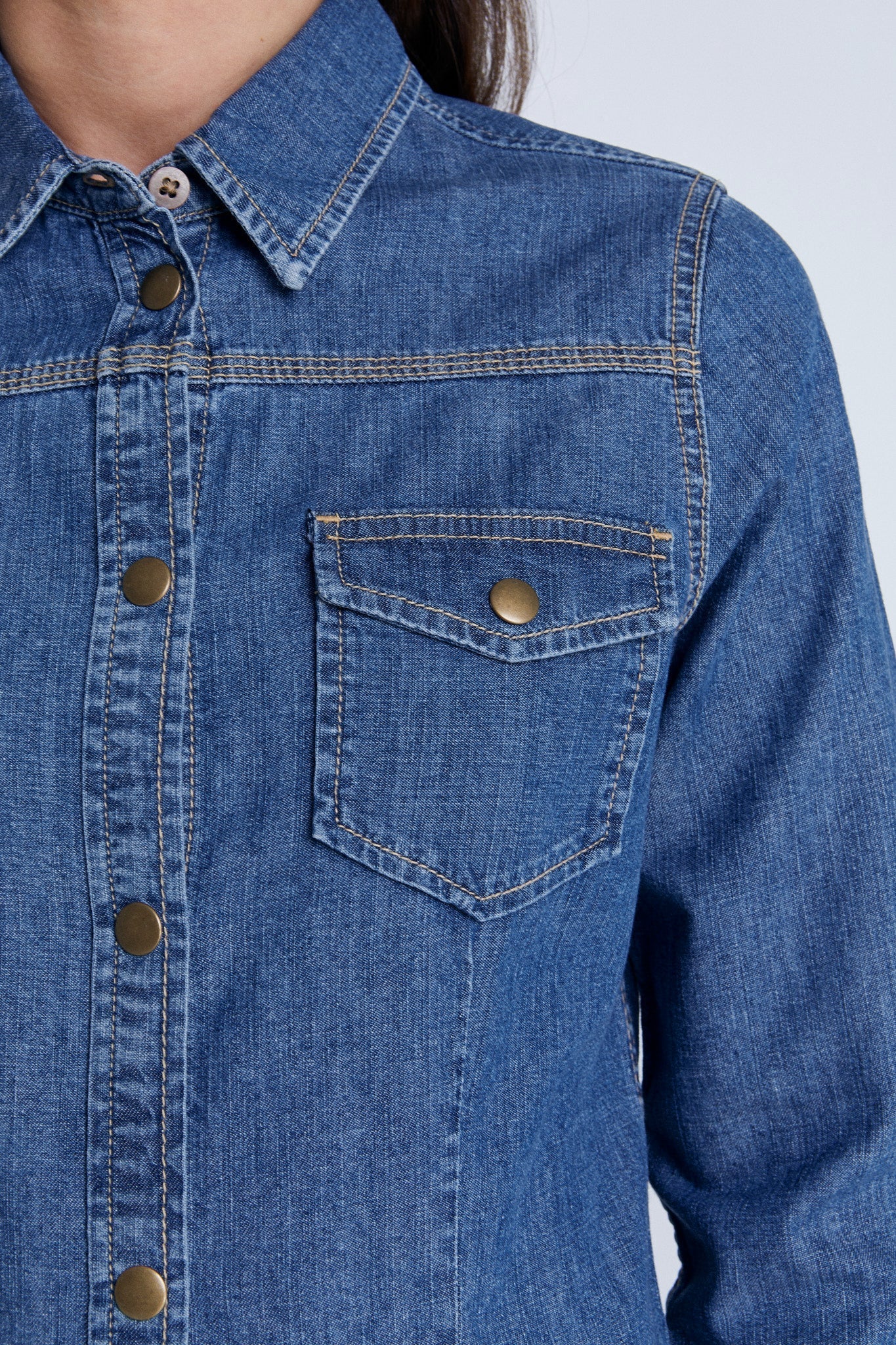 Damen Jeanshemd aus 100% Bio-Baumwolle - Evermind.eco