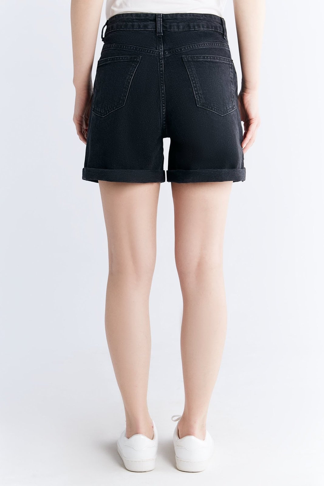 Damen Mom Fit Denim Shorts aus Bio-Baumwolle - Evermind.eco