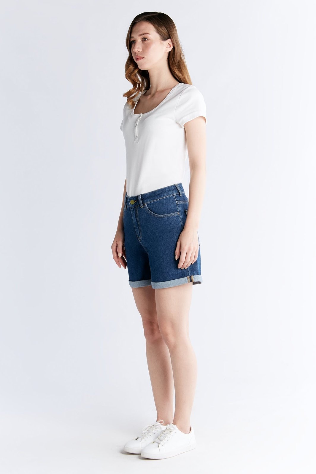 Damen Super Stretch Mom Fit Denimshorts - Evermind.eco